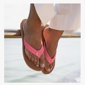 Reef Women's Cushion Breeze Flip Flops Size 7 Strawberry Pink New